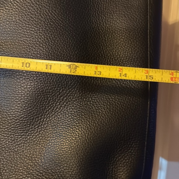 Brand New Valentino pebble finish V embossed front w/ dust cover bag - Picture 9 of 16